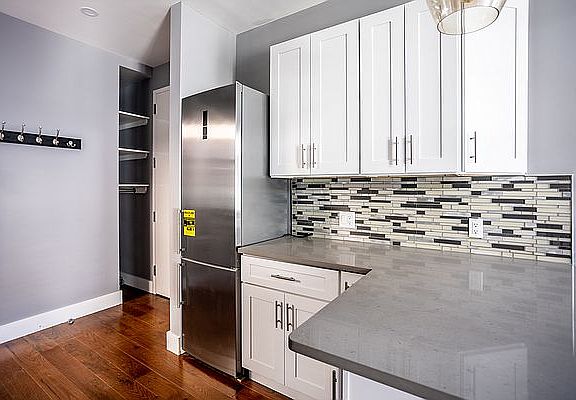 4th image of 207 Richardson St APT 1R