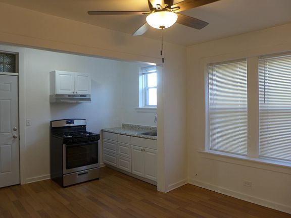 4th image of 2048 N Kostner Ave #50-3A