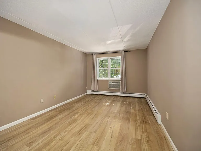 2 Consulate Dr #1J — Photo 9