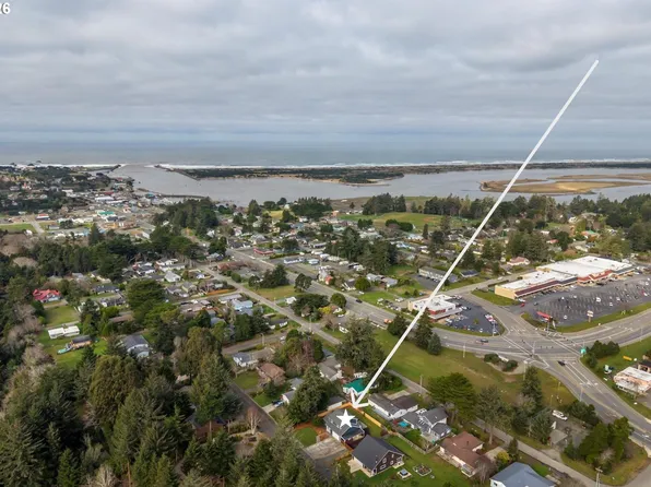 1057 4th St SE, Bandon, OR 97411