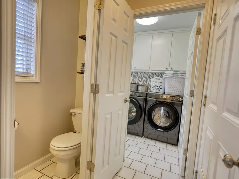 Trammel Dr — Photo 18