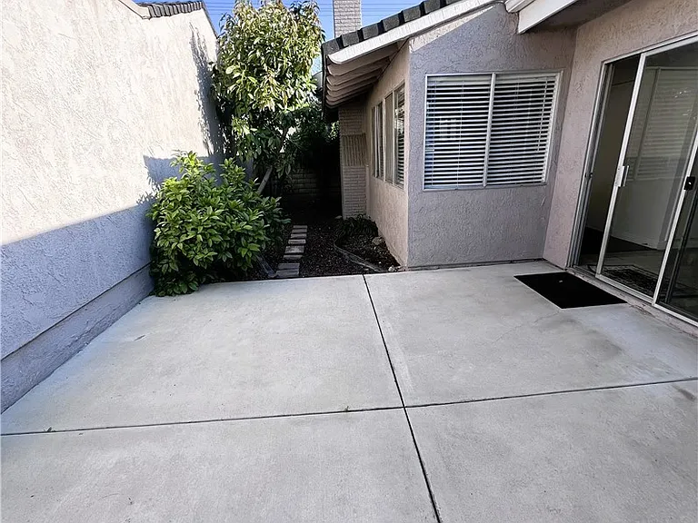 25234 Lawton Ave — Photo 11