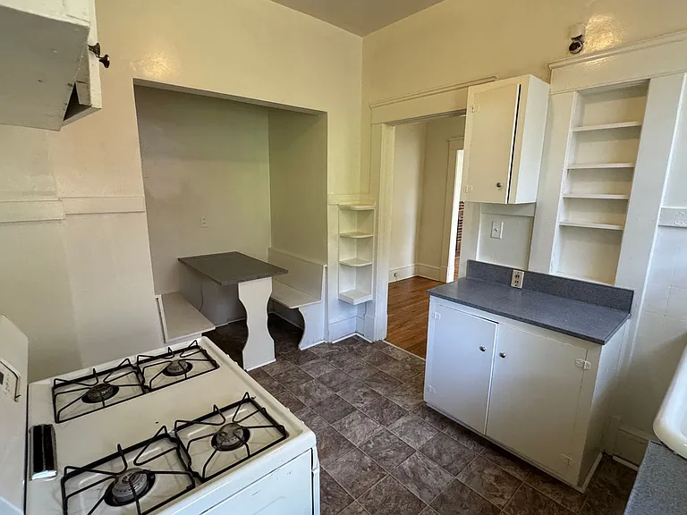 2121 Winona Ave #335 — Photo 6