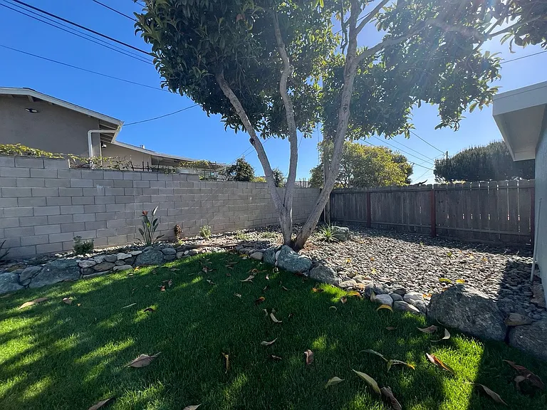 930 Anchor St — Photo 15