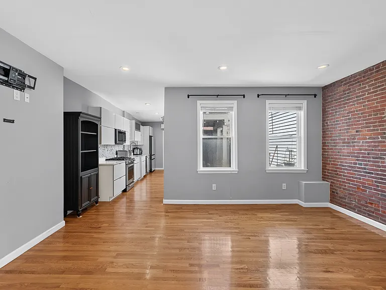 353 Sumner St #1A — Photo 3