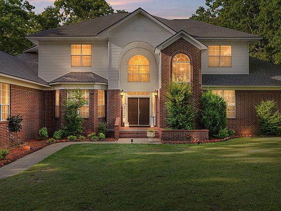 2nd image of 226 Edgewood Dr