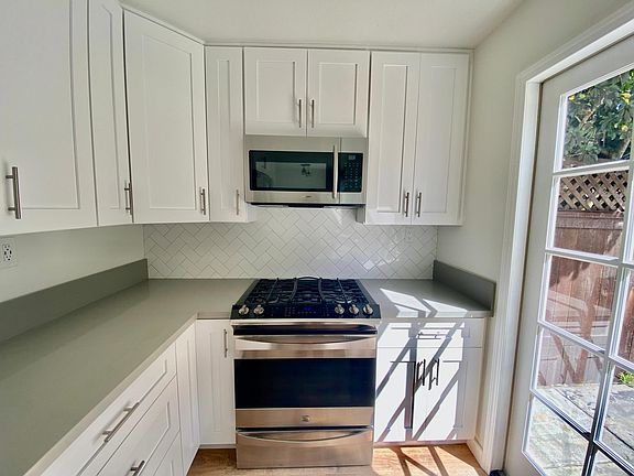5th image of 527 Turfwood Ln