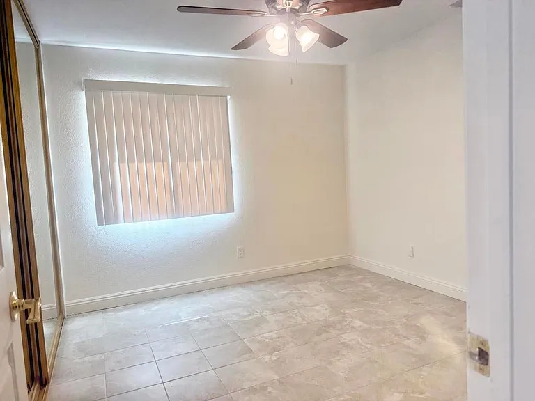 43586 Virginia Ave — Photo 12