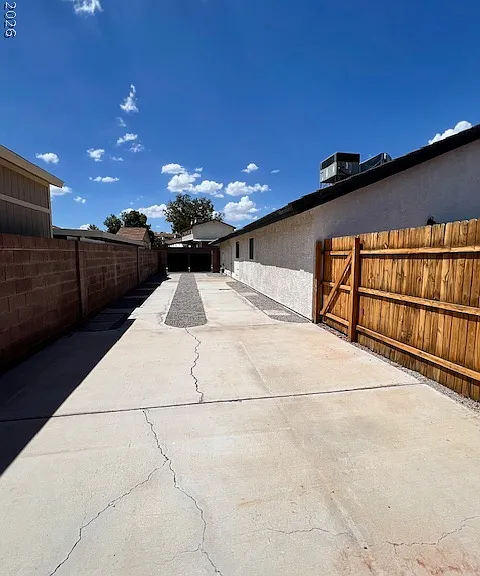 627 Del Prado Dr — Photo 17