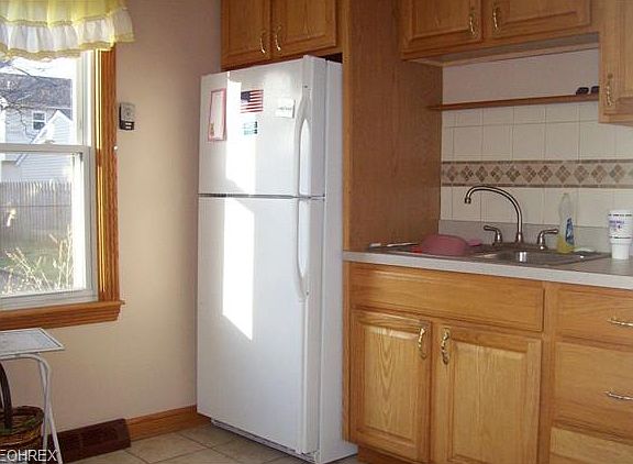 3rd image of 29116 Fuller Ave