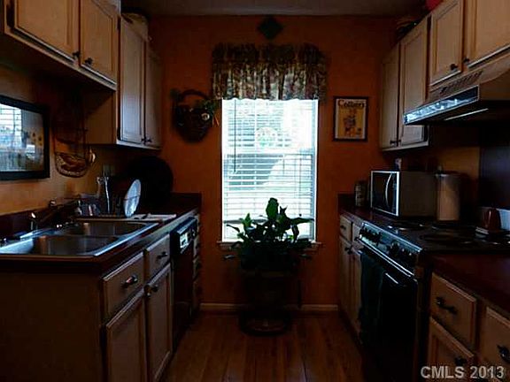 4th image of 1013 Wilkerson St