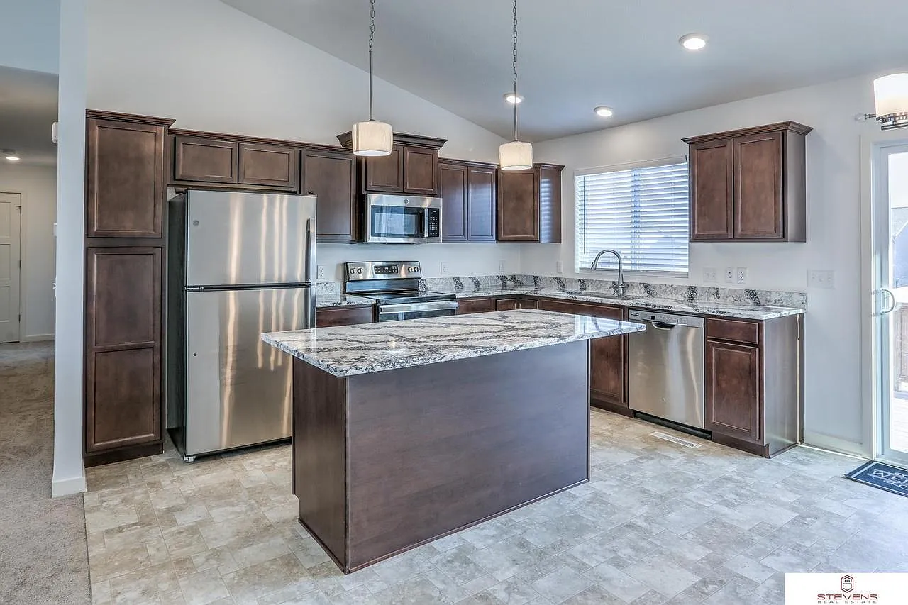 3 bed, 1621 sqft, $2,375 — Photo 3