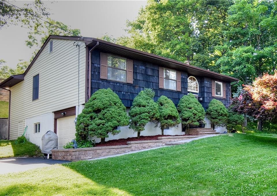 105 Lake Avenue Monroe Ny Mls H Zillow