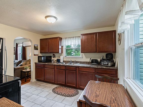 3rd image of 1114 5th Ave NE