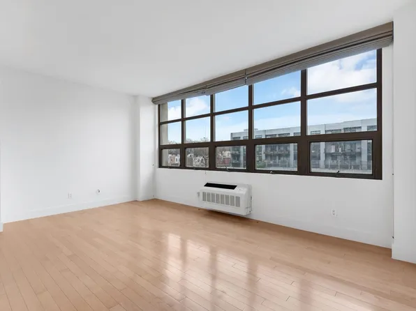 5-09 48th Ave, Long Island City, NY