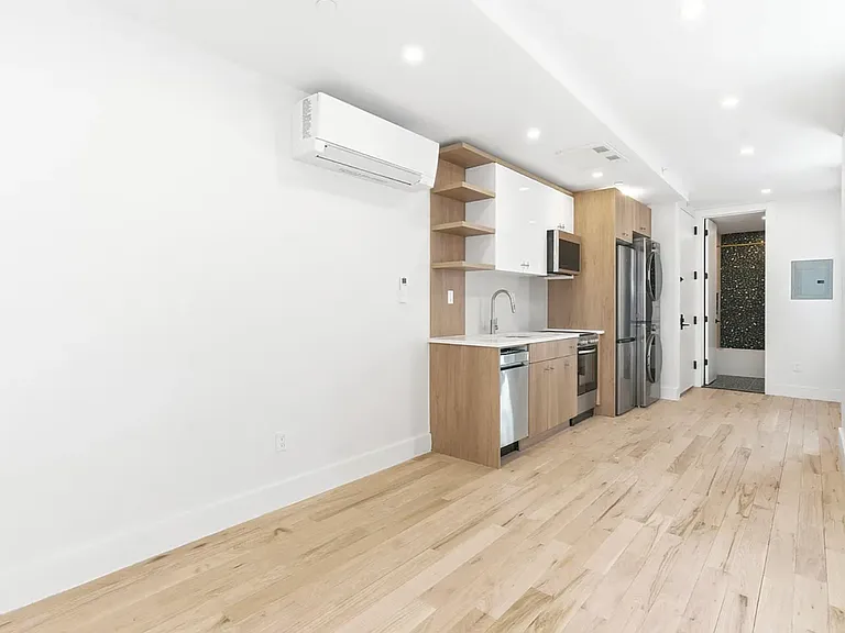 376 Montgomery St #2E — Photo 5