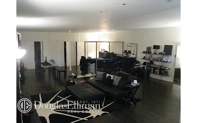 Rented by Douglas Elliman | media 19