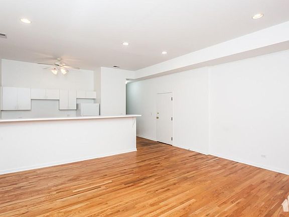 4th image of 721 W Briar Pl #1F1ST