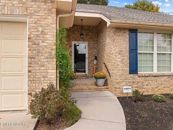 3rd image of 5609 Reinhardt Ln