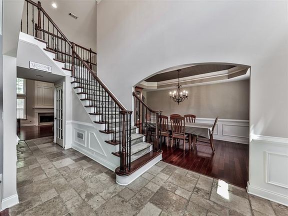 3rd image of 601 Crabapple Ct
