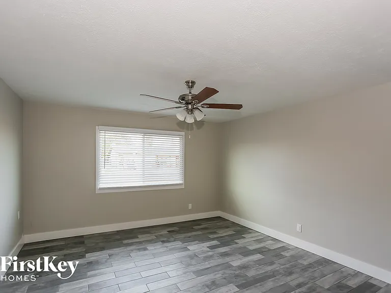 4409 W Griswold Rd — Photo 15