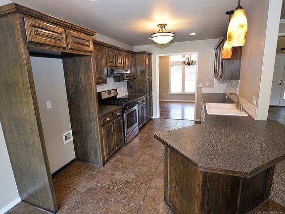5th image of 3010 Aspen Dr