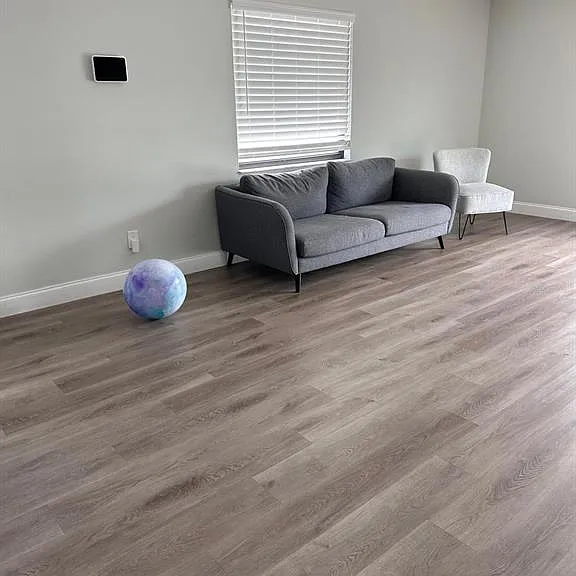 802 Gregory Ln — Photo 3