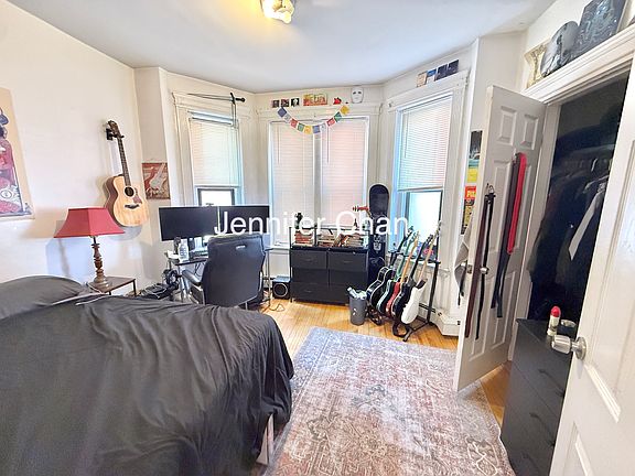 2nd image of 8 Royce Rd APT 2