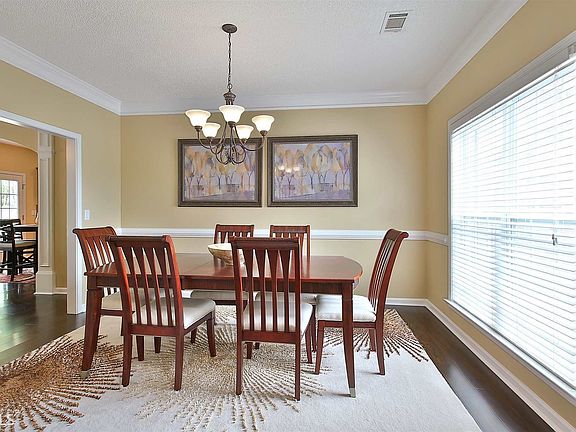 4th image of 184 Rosebay Ln