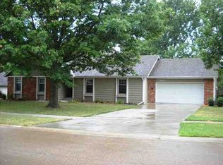 3433 SW Briarwood Ln, Topeka, KS 66611