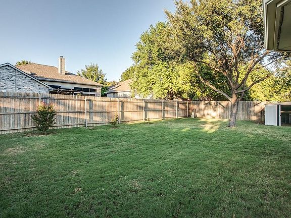 3rd image of 724 Teakwood Dr