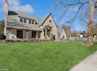 200 Oak Ter, Lake Bluff, IL 60044