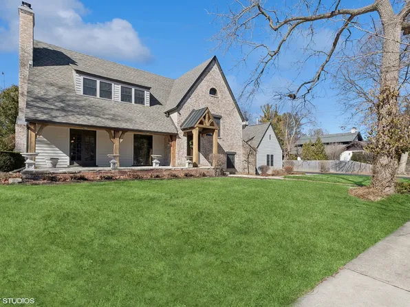 200 Oak Ter, Lake Bluff, IL 60044