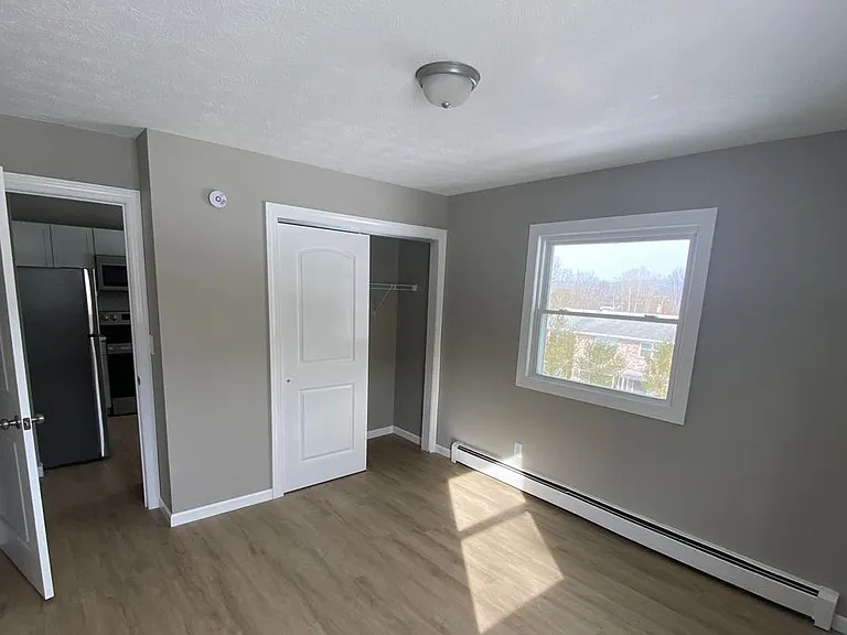 4 Ashland Ave — Photo 4