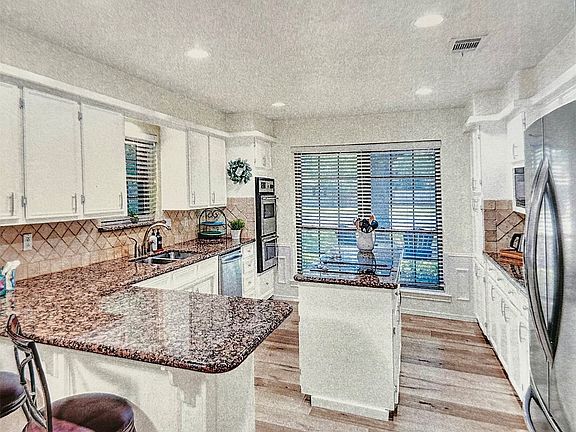 5th image of 1713 Iroquois Dr