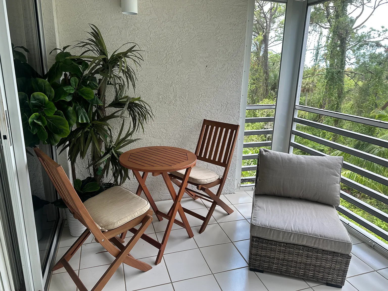 270 Naples Cove Dr — Photo 4