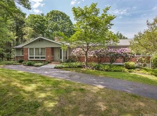 39 Richard Sweet Dr, Woodbridge, CT 06525