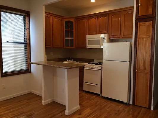 Rented by Brooklyn Real Inc | media 21