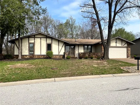 2606 Horseshoe Rdg, Saint Charles, MO 63303