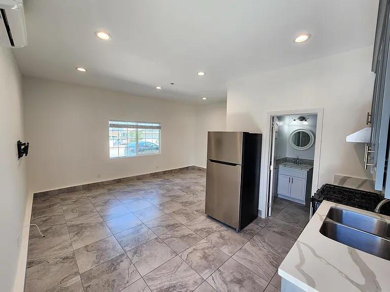 9852 Cabanas Ave — Photo 6