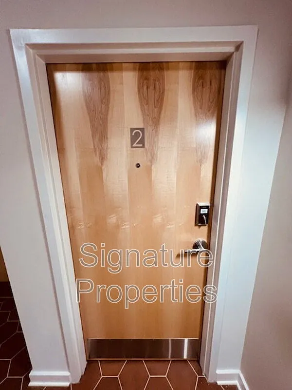 1 bed, 1.0 bath, 545 sqft, $999 — Photo 2