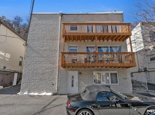 426 Undercliff Ave APT 2R, Edgewater, NJ 07020