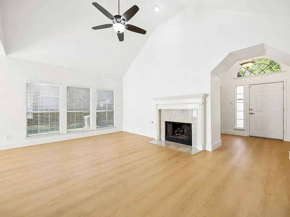 2308 Suntree Ln