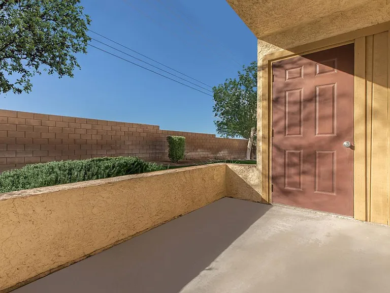 Desert Heights Apartment Homes — Photo 36