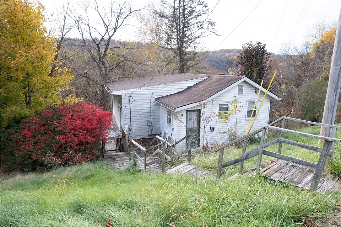 14 Cedar Ave photo 1