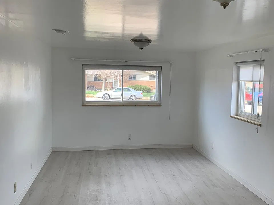 W 102nd Ave