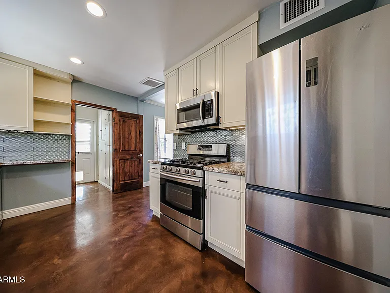 1317 W Holly St — Photo 25