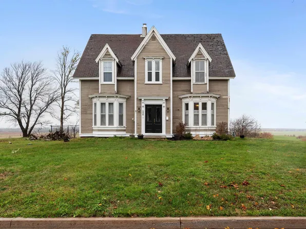 230 Victoria St E, Amherst, NS B4H 1Y9