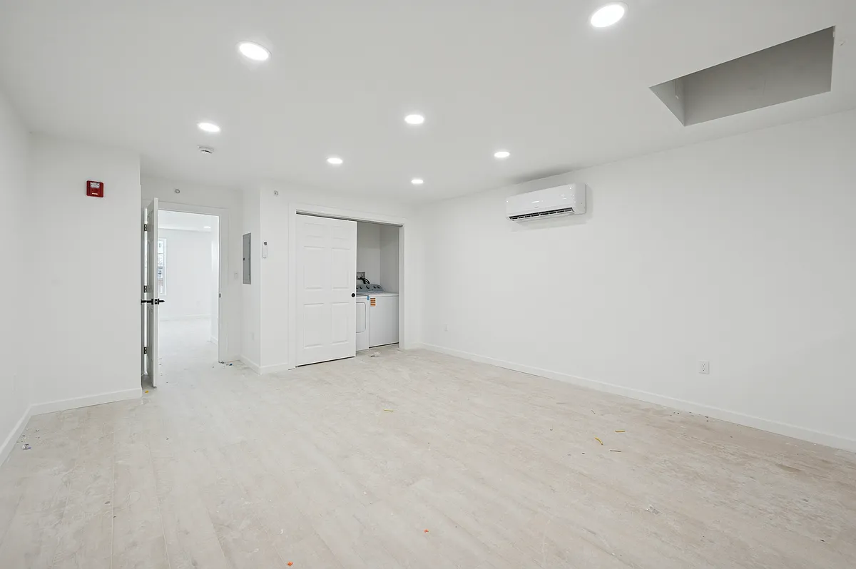Building Photo - 5530 Boyer St #1