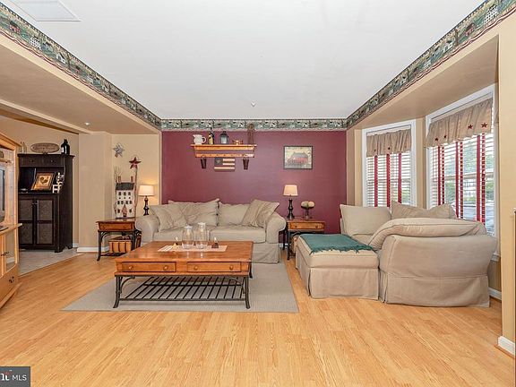 3rd image of 224 Moser Cir